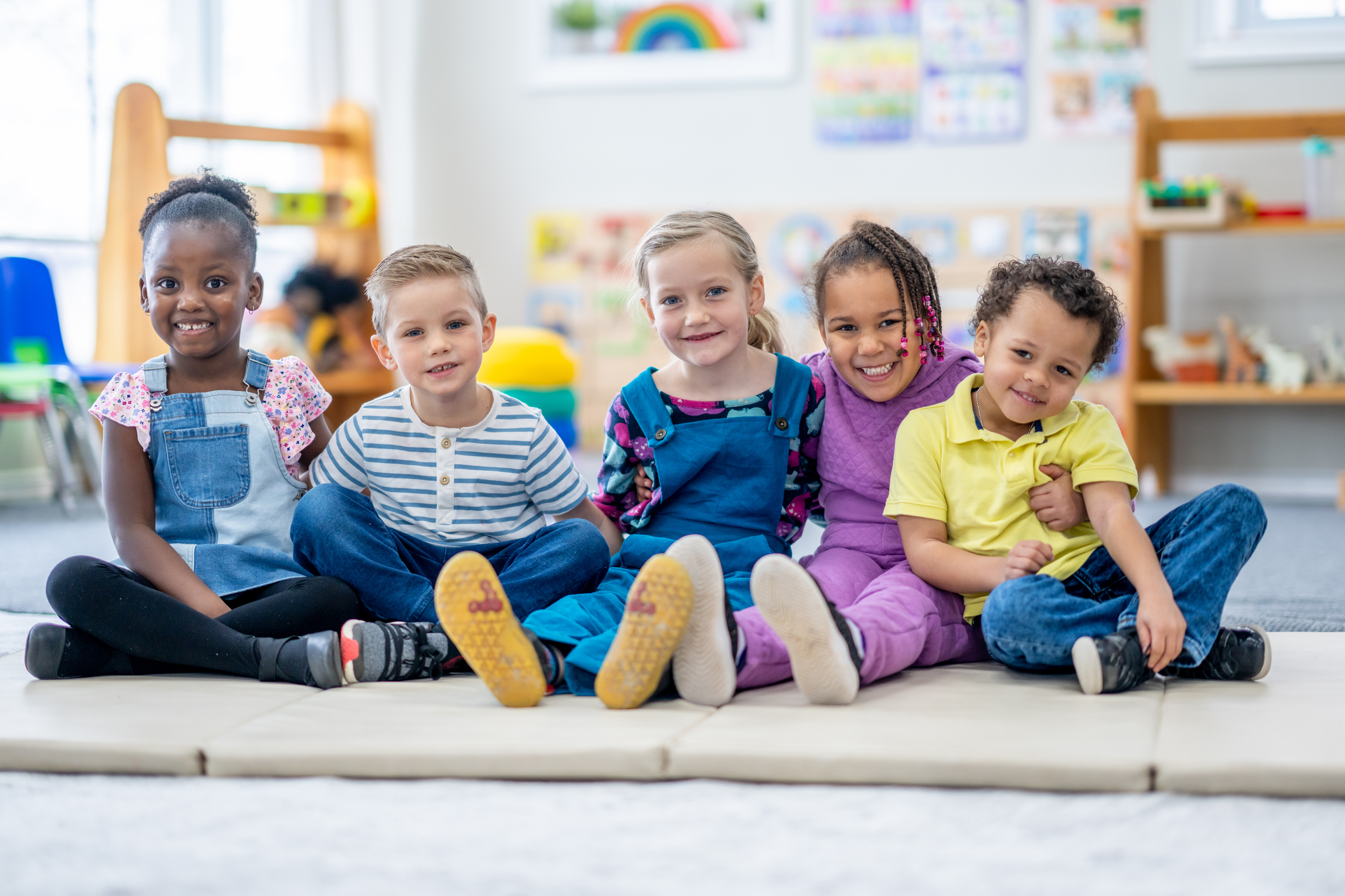 Preschoolers socializing and adjusting during the first month of preschool